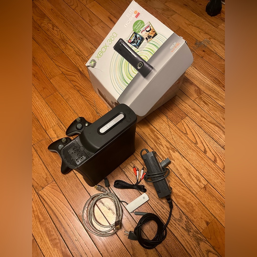 Used Xbox 360 120 Gb Elite with games.